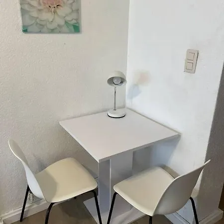 Apartment For 2 With Garden In Centre